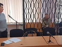 Мать чуть не убитого мальчика не стали лишать родительских прав