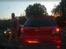 Появилось видео разборки автомобилистов на кольце на Донского 