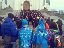 В Калининграде хор курсантов спел гимн России у стен Кафедрального собора