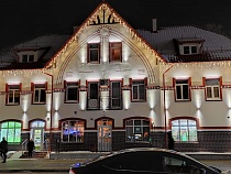 В Зеленоградске подсветили два дома напротив вокзала