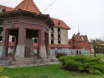 В Зеленоградске начали выкручивать краны бювета королевы Луизы