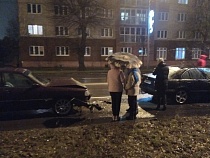 В Калининграде на дороге разбросали «острые куски» кирпичей 