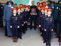 Калининградские кадеты познакомились с историей создания стрелкового оружия девятнадцати стран мира