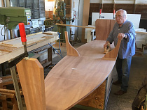 Семья Лойяль из Германии сплавится по Анграпе на лодке образца 18 века