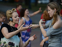 Калининградцы совершат танцевальную прогулку по центру города
