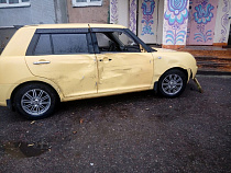 В Калининграде пьяный автомобилист врезался в подъезд жилого дома