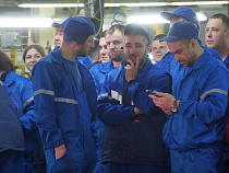 Сотрудники «Автотора» со стажем более 20 лет получат премию по 100 000 рублей