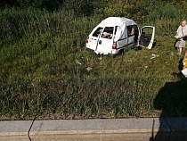 Под Зеленоградском девушка на БМВ столкнула «Пежо» с пенсионерами в кювет