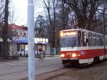 В Калининграде показали вылет трамвая из месяцев воздержания