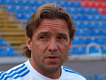 Калининградским футболистам представили нового главного тренера