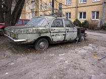 В Калининграде ускорят борьбу с автохламом во дворах 