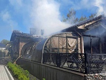 Элитная баня с бассейном сгорела в Санта-Барбаре под Гурьевском