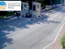 На въезд на Куршскую косу с утра образовалась 2-километровая пробка (видео)