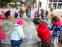 В Светлогорске отдыхающим предложат вылавливать янтарь сачками из фонтана