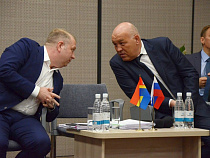 Александр Ковальский поговорит с жителями вместе с «куратором» - Гарри Гольдманом