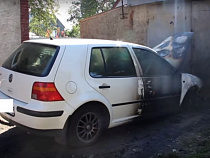 В Советске сгорел автомобиль, сбивший пенсионерок и задавивший собаку