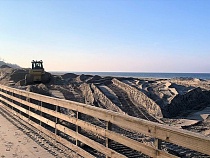 В Янтарном выпустили на променад бульдозеры