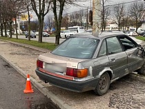 В ДТП на Московском повреждены пять автомобилей и дерево