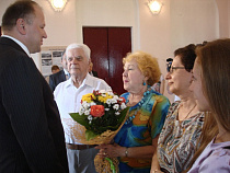 Четыре многодетных мамы Калининградской области получили медаль "Материнская слава"
