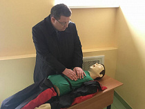 Депутат Госдумы "оживлял" манекена на фестивале роботов миллиардера Дерипаски 